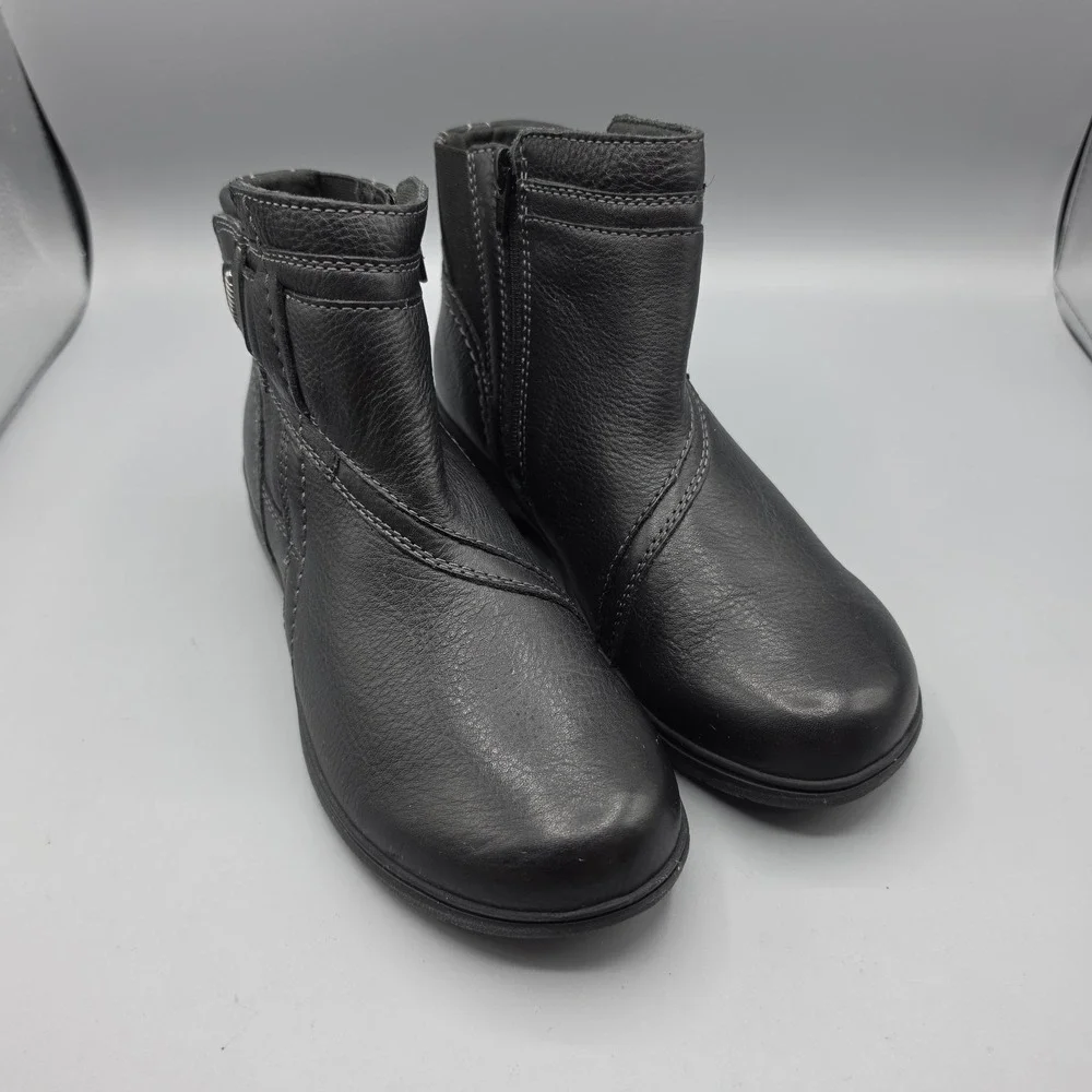 Clarks Carleigh Boots Womens 6.5 Black Leather Comfort Ankle Booties NWOB